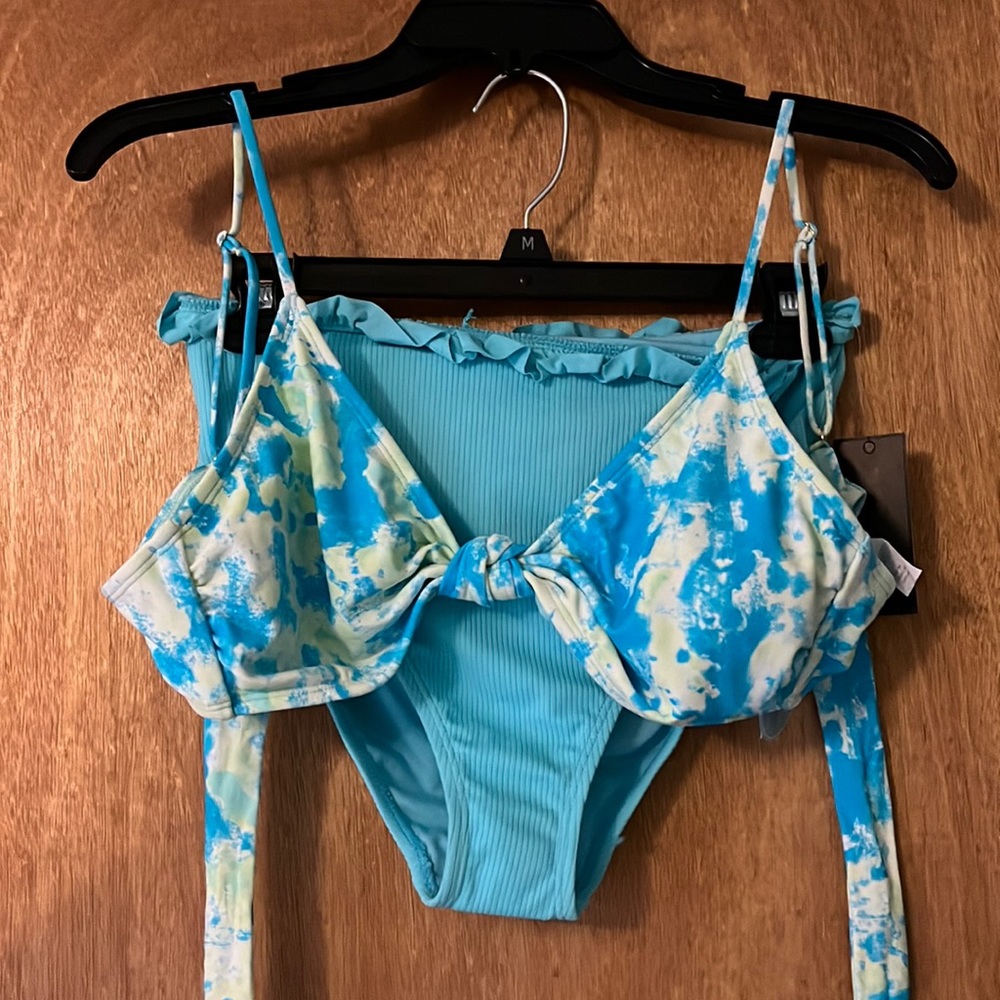 Cute blue multicolor bikini set. Different sizes for too and bottom ****